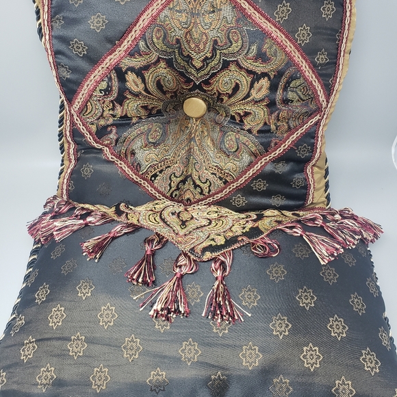 Chris Madden 2-Piece Decorative Pillow Set - Picture 2 of 9